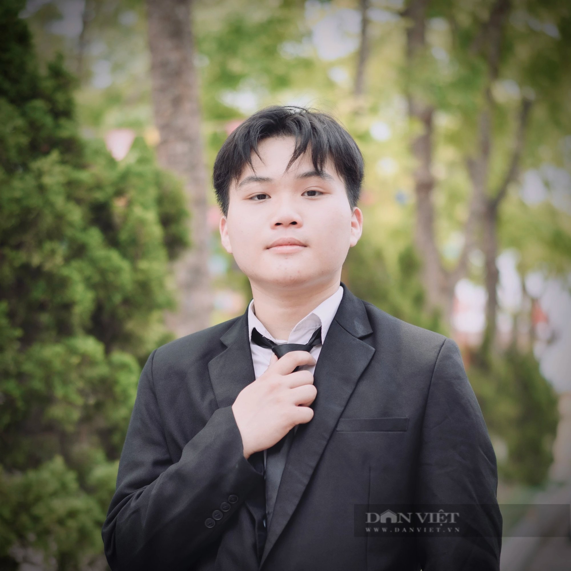 Chân dung nam sinh duy nhất học "trường làng" được miễn thi tốt nghiệp THPT, tuyển thẳng đại học 2024- Ảnh 1.