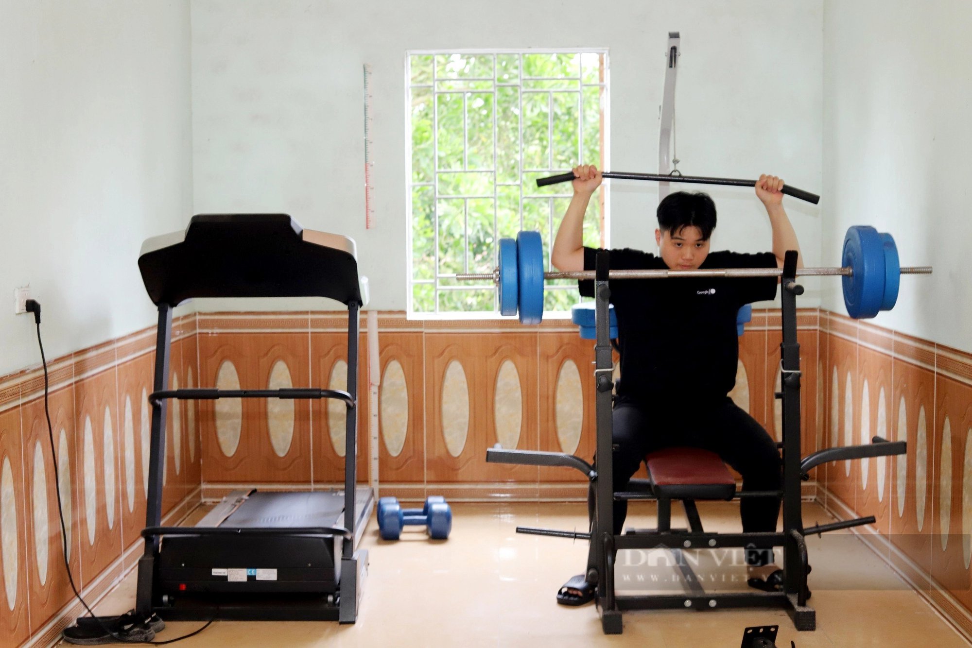 Chân dung nam sinh duy nhất học "trường làng" được miễn thi tốt nghiệp THPT, tuyển thẳng đại học 2024- Ảnh 3.