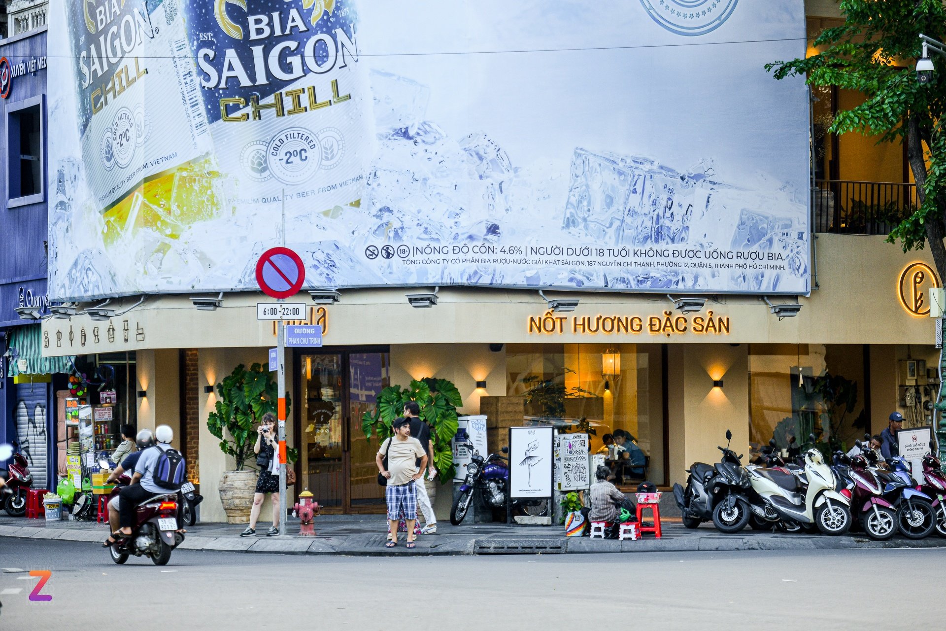 Các chuỗi cà phê giành "đất vàng" TP.HCM- Ảnh 8.