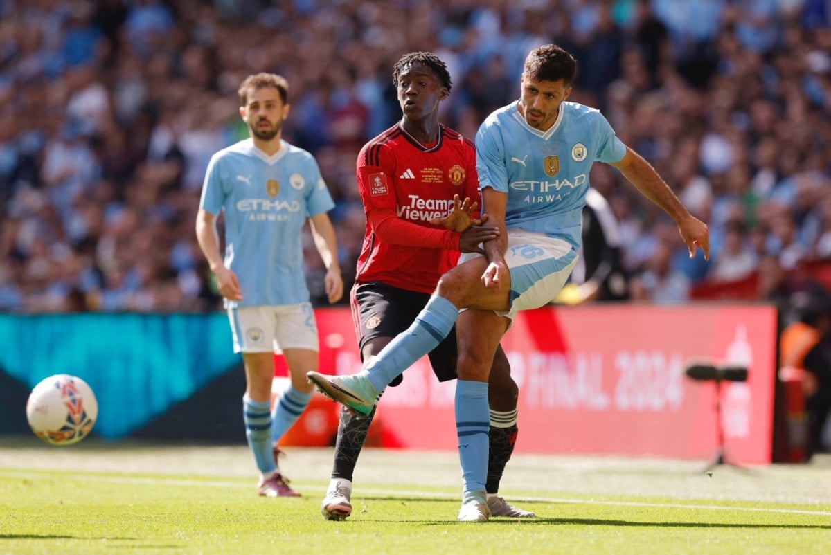 Mainoo "xé lưới" Man City, HLV Erik ten Hag làm ngay một điều- Ảnh 1.