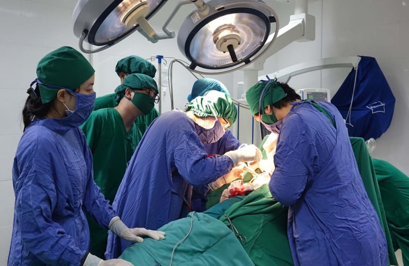 Nẹp vít cứu sống bệnh nhân chấn thương, gãy nhiều xương sườn - Ảnh 1.