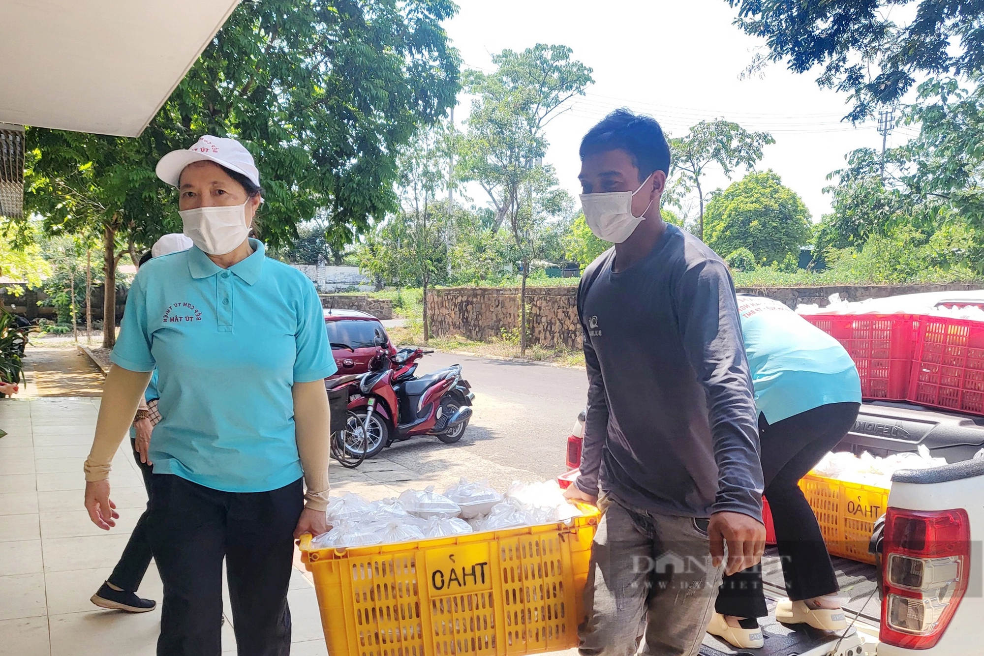 Trao yêu thương qua từng suất cơm 0 đồng tặng bệnh nhân nghèo Đắk Lắk- Ảnh 3.