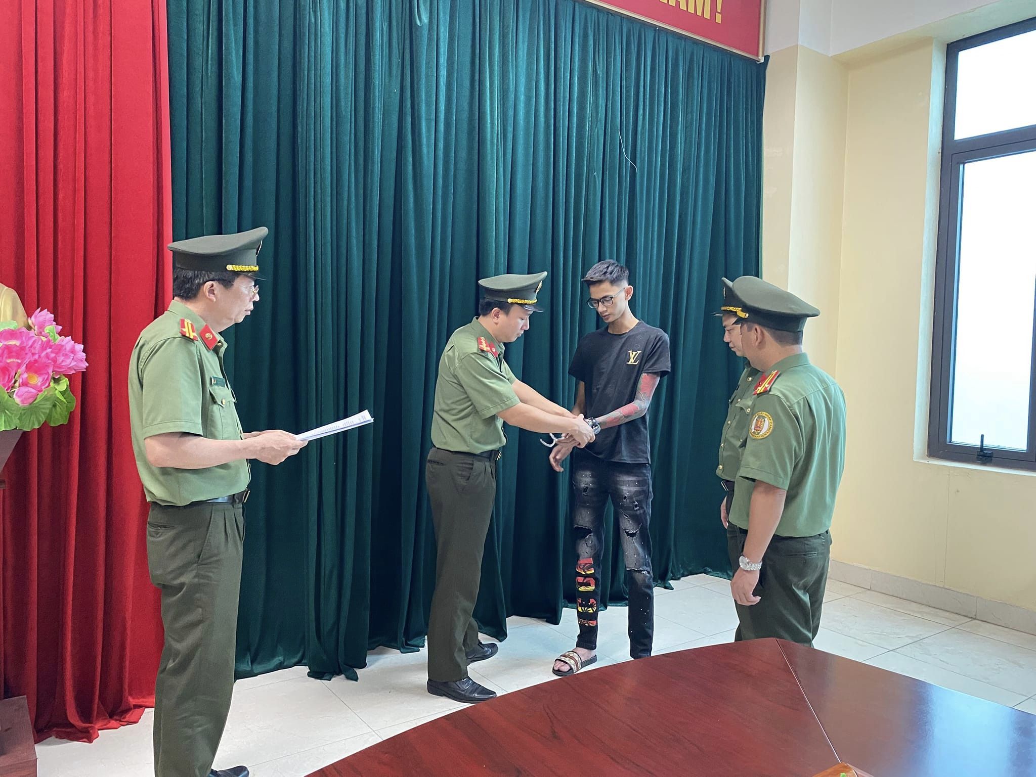 Khởi tố, bắt tạm giam nam thanh niên ở Phú Thọ tổ chức đưa người sang Campuchia trái phép- Ảnh 1.