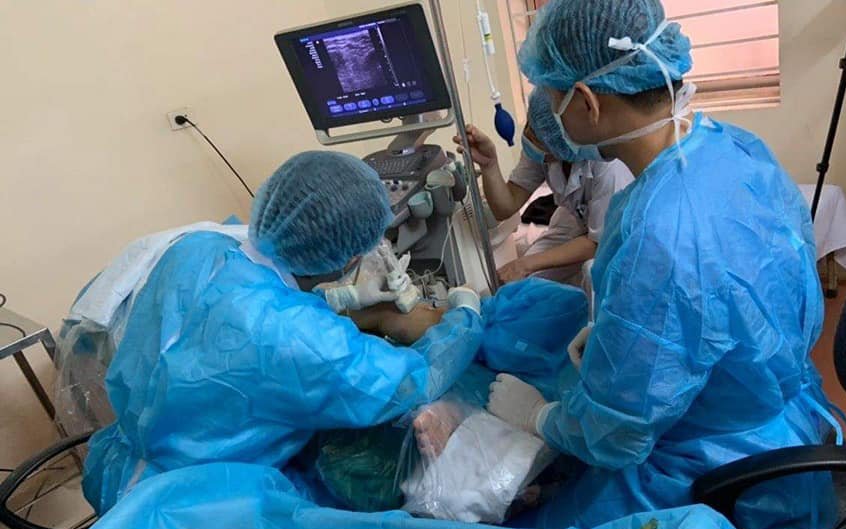 Cứu đôi chân "nổi giun" ngoằn nghèo xấu xí và đau nhức- Ảnh 1.