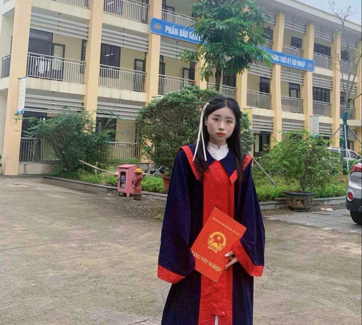 Ôn thi vào lớp 10, phụ huynh “nín thở” hồi hộp cùng con- Ảnh 1.