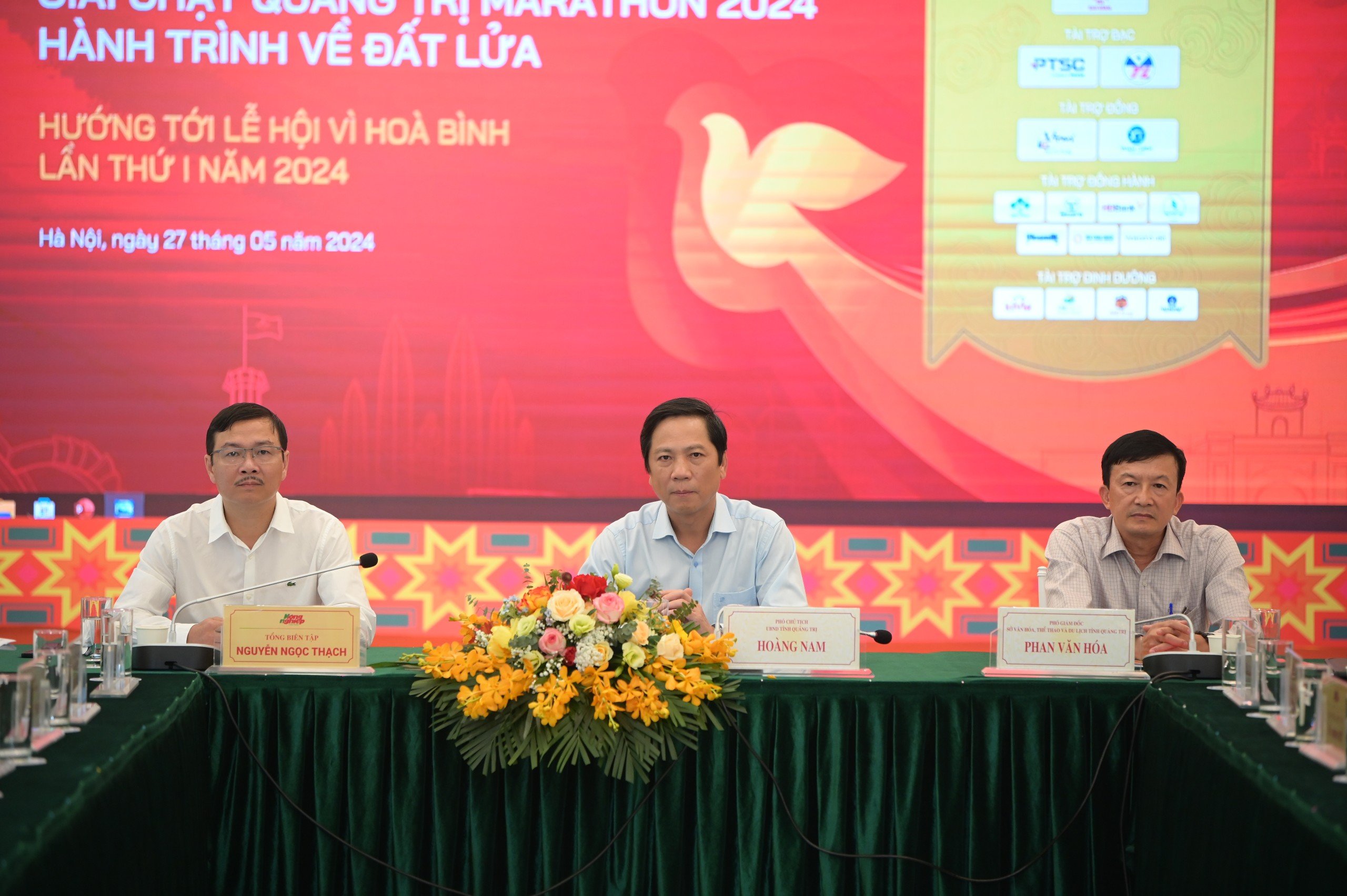 "Cô gái vàng" điền kinh Nguyễn Thị Oanh tham dự “Quảng Trị Marathon 2024 - Hành trình về Đất lửa” - Ảnh 1.