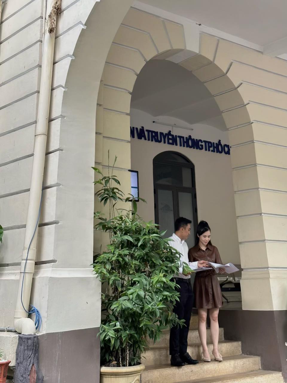 Hương Tràm chính thức nộp đơn tố cáo các tài khoản mạng xã hội đăng tải tin đồn cô sinh con- Ảnh 2.