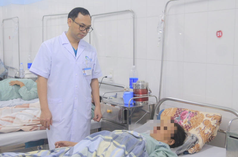 Đau hạ sườn, sốt, vàng da, phải lên bàn mổ lần 5 vì sỏi mật- Ảnh 2.