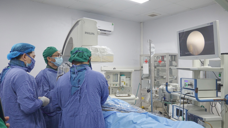 Đau hạ sườn, sốt, vàng da, phải lên bàn mổ lần 5 vì sỏi mật- Ảnh 1.