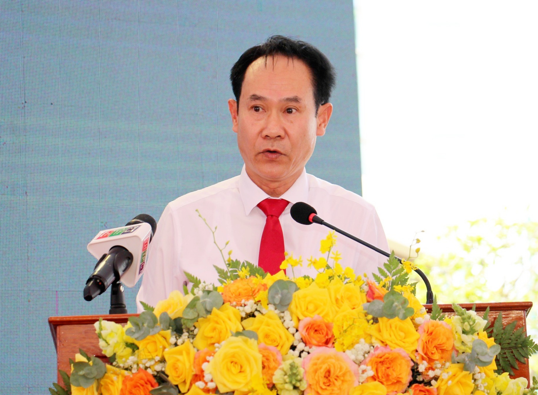 Agribank trao thưởng chương trình "Tết An khang - Rước xế sang" và tặng xe cứu thương cho ngành Y tế tỉnh Long An- Ảnh 3.