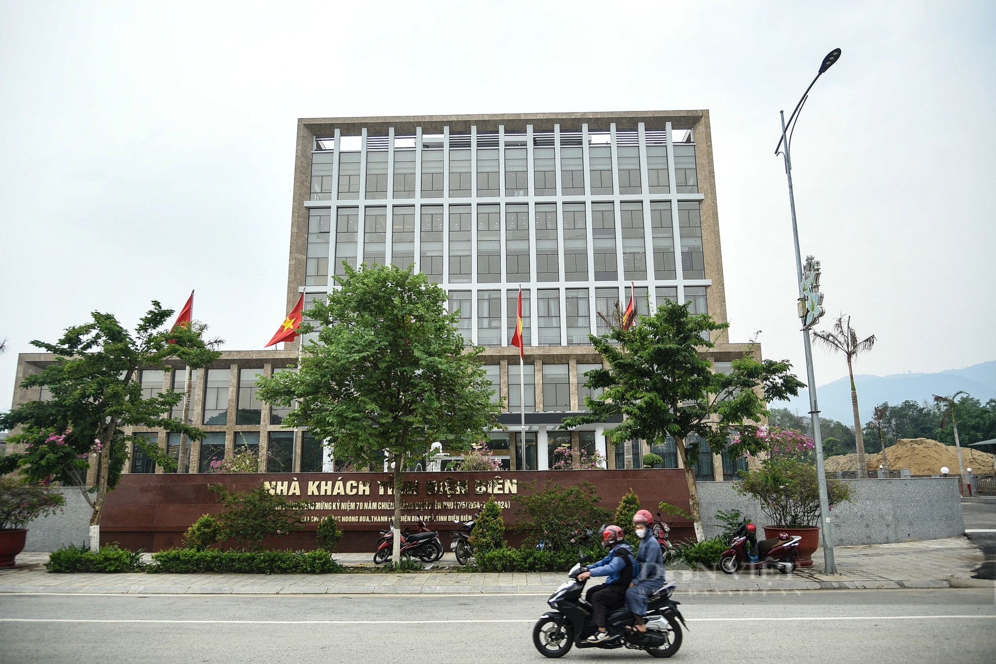 Cận cảnh loạt công trình được hoàn thành nhân kỷ niệm 70 năm chiến thắng Điện Biên Phủ- Ảnh 2.