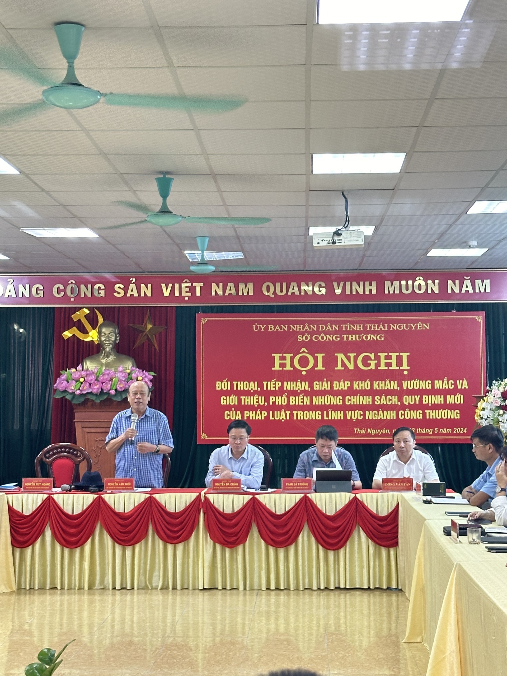 Thái Nguyên đối thoại với doanh nghiệp, tháo gỡ khó khăn, vướng mắc trong lĩnh vực công thương- Ảnh 3.