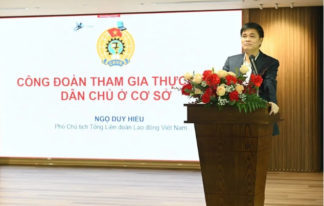 Công đoàn Vietcombank tổ chức Hội nghị tập huấn Luật thực hiện dân chủ ở cơ sở và kỹ năng nghiệp vụ công đoàn 2024- Ảnh 2.