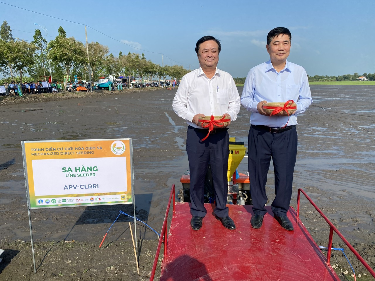 Bộ trưởng Bộ NNPTNT Lê Minh Hoan nhận thêm nhiệm vụ mới- Ảnh 1.
