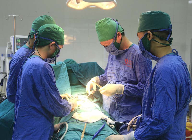 Đau bụng âm ỉ, sút cân, đi khám phát hiện mắc 2 loại ung thư- Ảnh 1.