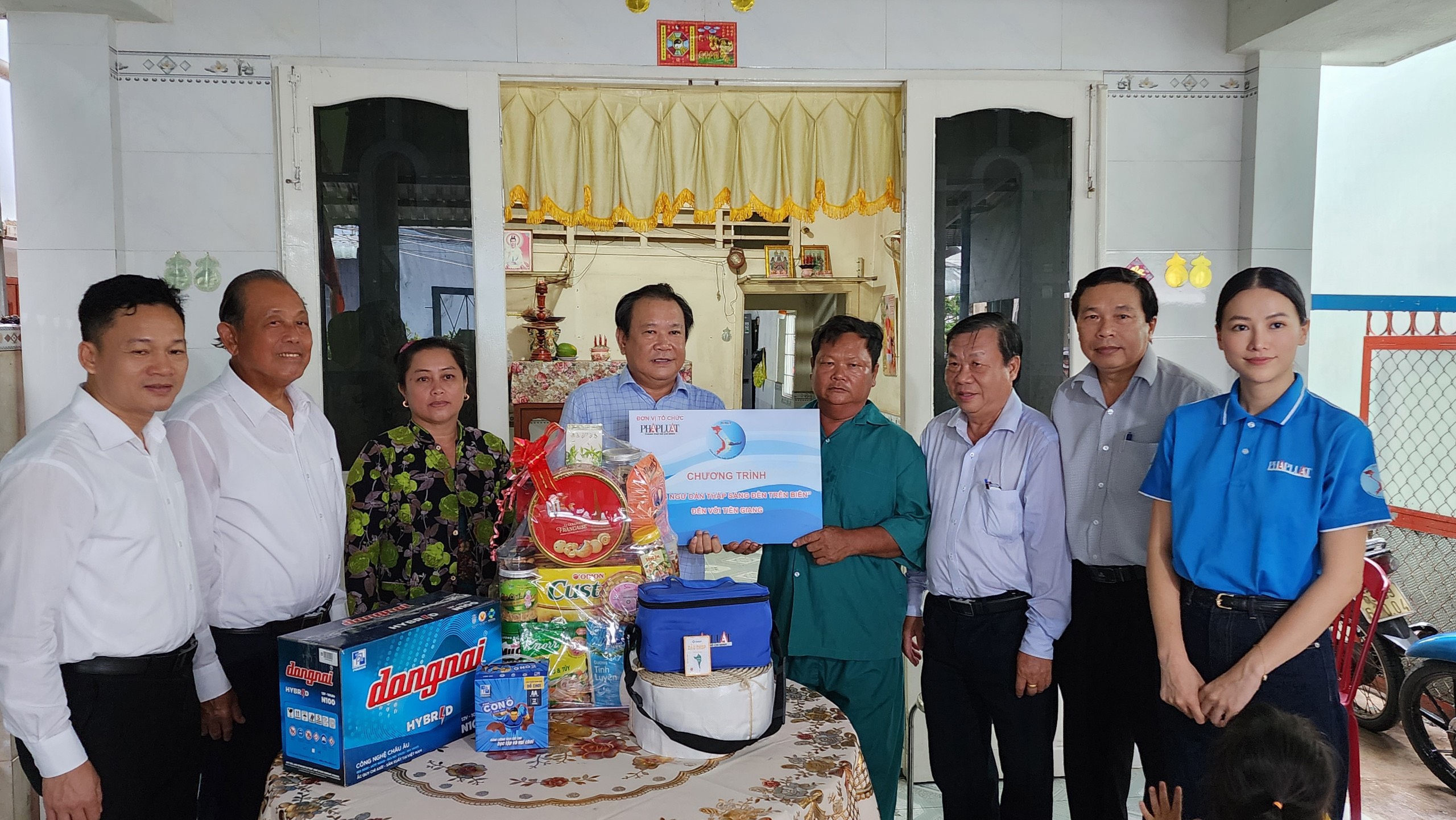 Agribank đồng hành cùng chương trình "Cùng ngư dân thắp sáng đèn trên biển" tại tỉnh Tiền Giang- Ảnh 1.