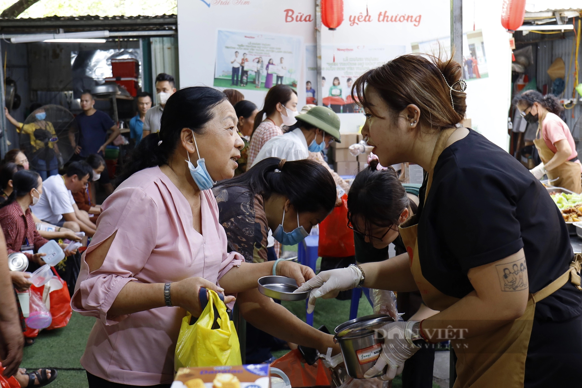 Dấu ấn ngày trở lại: Ấm lòng bữa “cơm nhà" đến với bệnh nhân sau kỳ nghỉ lễ- Ảnh 27.