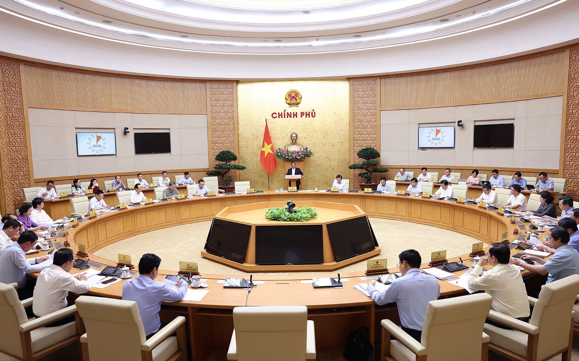 Thủ tướng yêu cầu chống "lợi ích cục bộ", "lợi ích nhóm" khi xây dựng chính sách về điện- Ảnh 1.