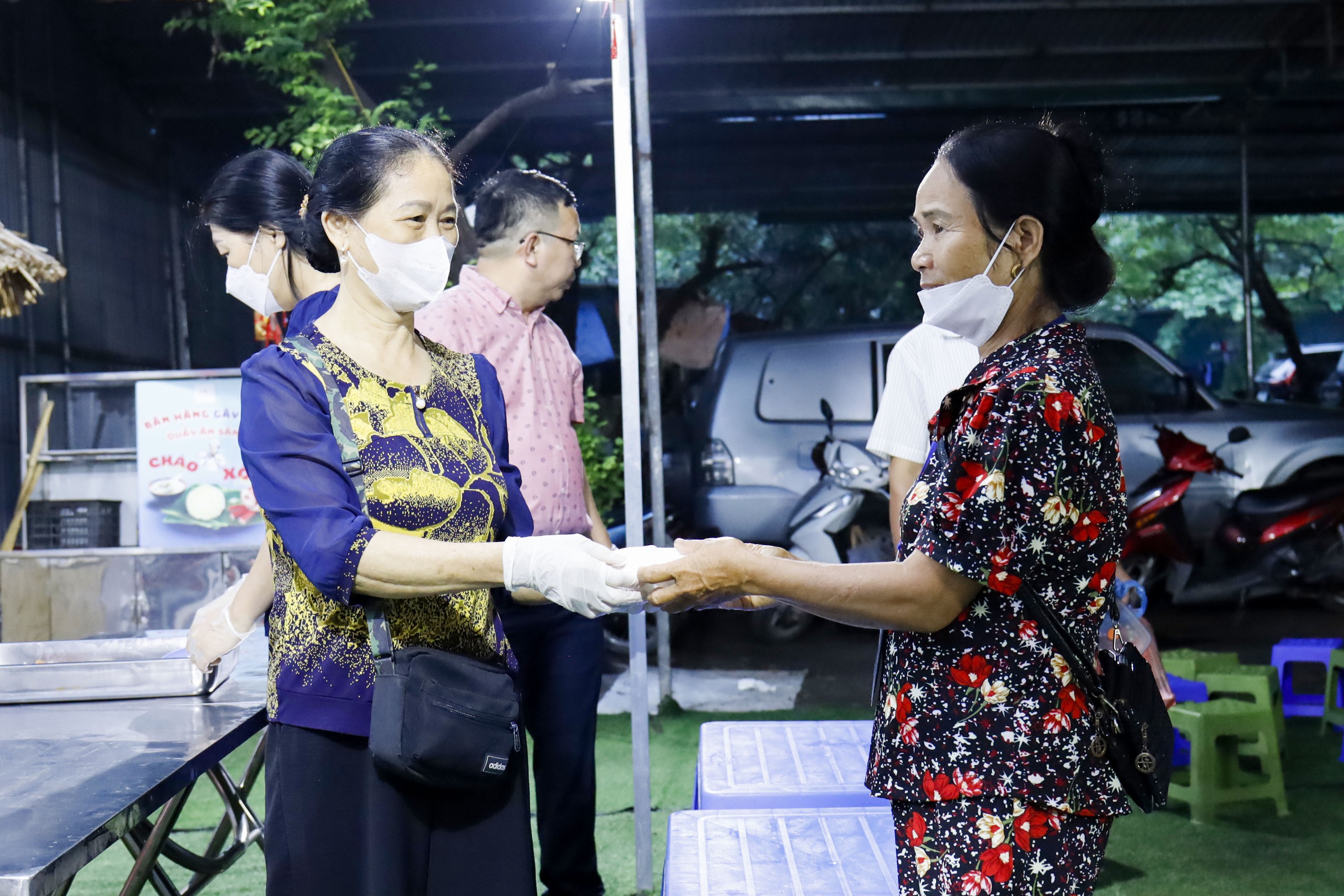Dấu ấn ngày trở lại: Ấm lòng bữa “cơm nhà" đến với bệnh nhân sau kỳ nghỉ lễ- Ảnh 7.