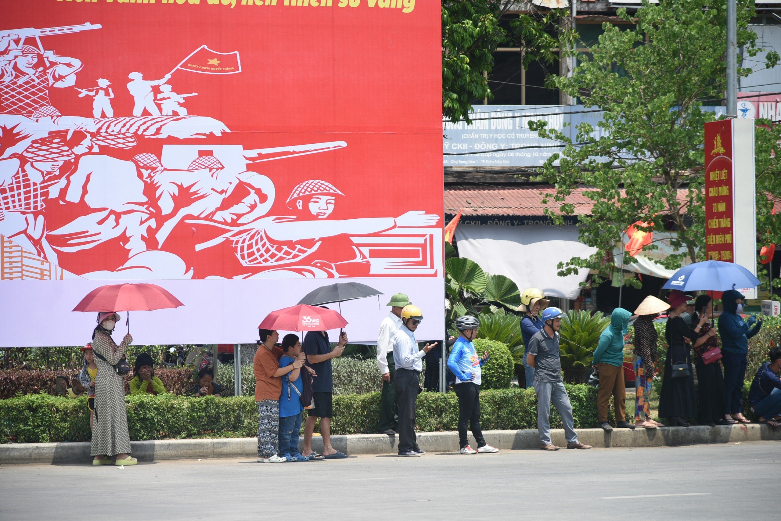 Chặng 4 Cuộc đua xe đạp Về Điện Biên Phủ - 2024: Từ kép phụ thành kép chính, Nguyễn Hướng về nhất!- Ảnh 7.