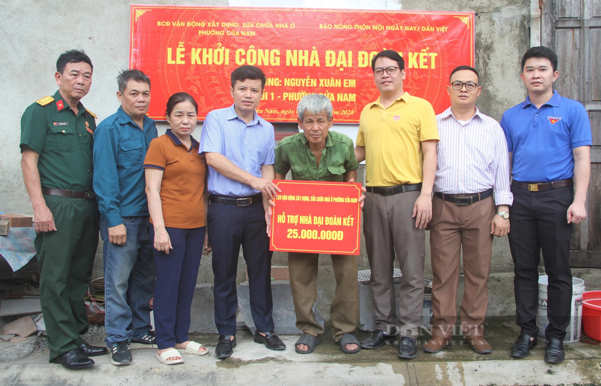 Khởi công xây dựng nhà cho gia đình cụ ông sống cùng cực giữa lòng thành phố Vinh- Ảnh 1.