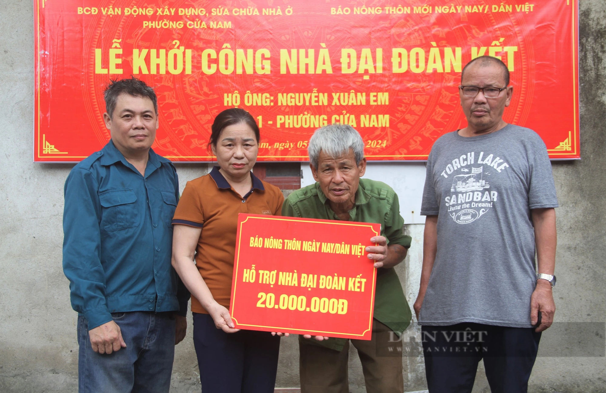Khởi công xây dựng nhà cho gia đình cụ ông sống cùng cực giữa lòng thành phố Vinh- Ảnh 4.