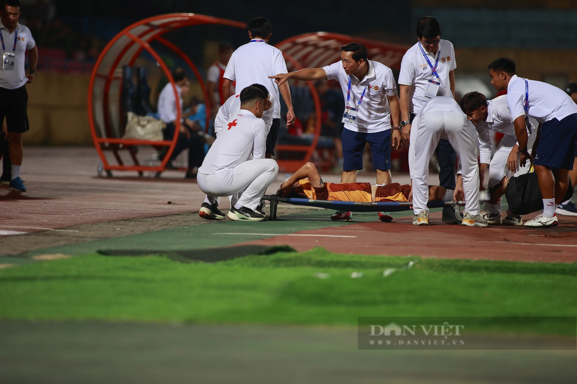 Thủ môn Bùi Tiến Dũng “ghi điểm” với HLV Kim Sang-sik- Ảnh 8.