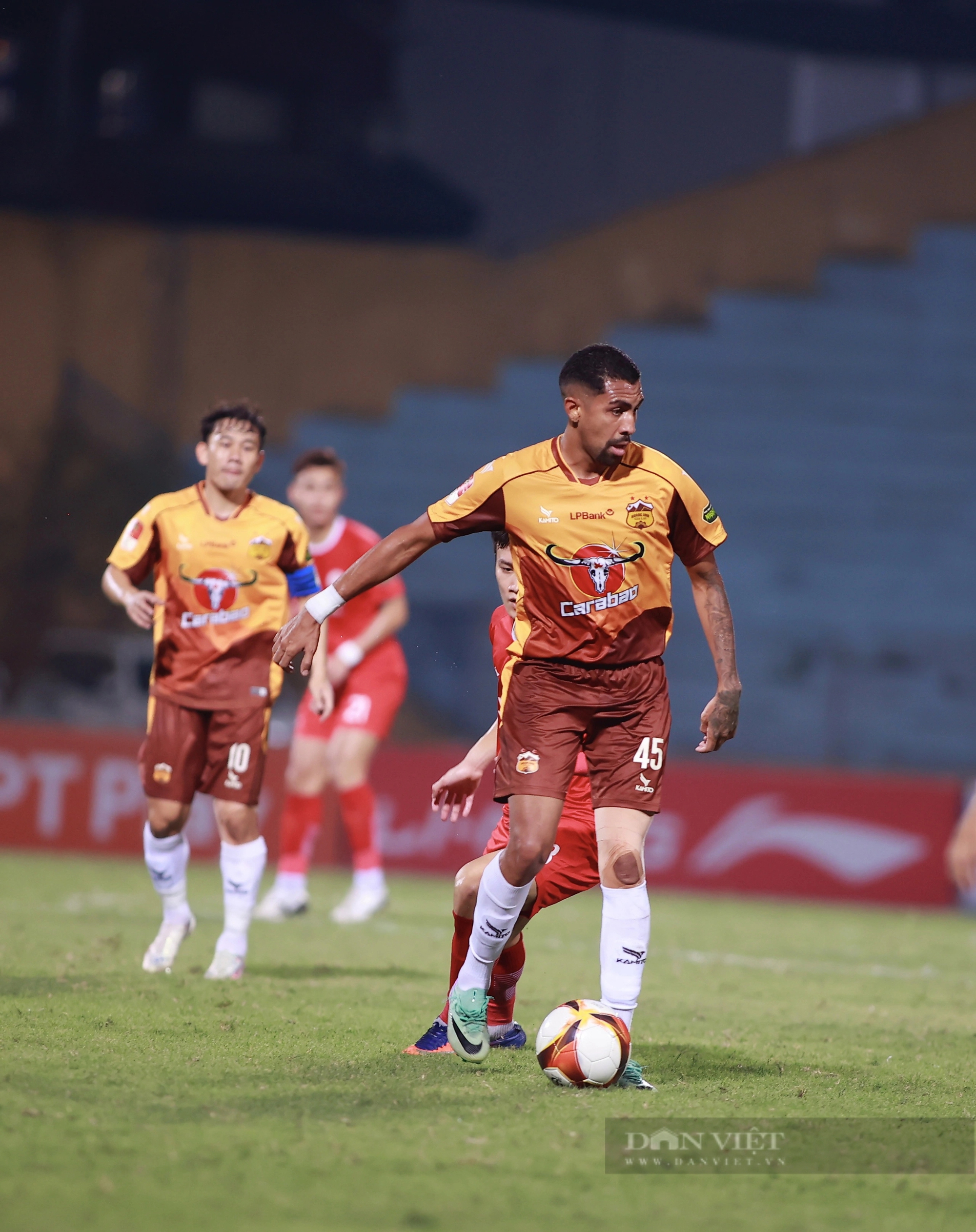 Thủ môn Bùi Tiến Dũng “ghi điểm” với HLV Kim Sang-sik- Ảnh 13.
