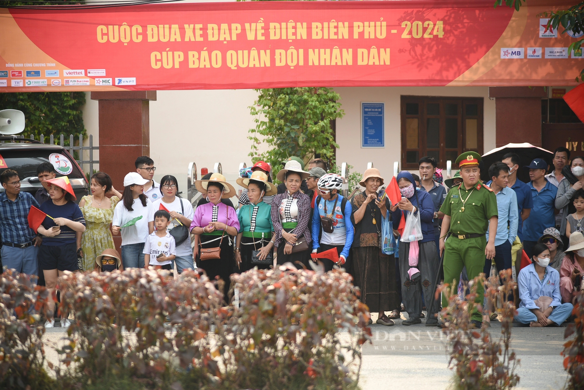 Điện Biên "khoác áo mới", rộn ràng trước giờ chính thức diễn ra lễ diễu binh diễu hành- Ảnh 9.