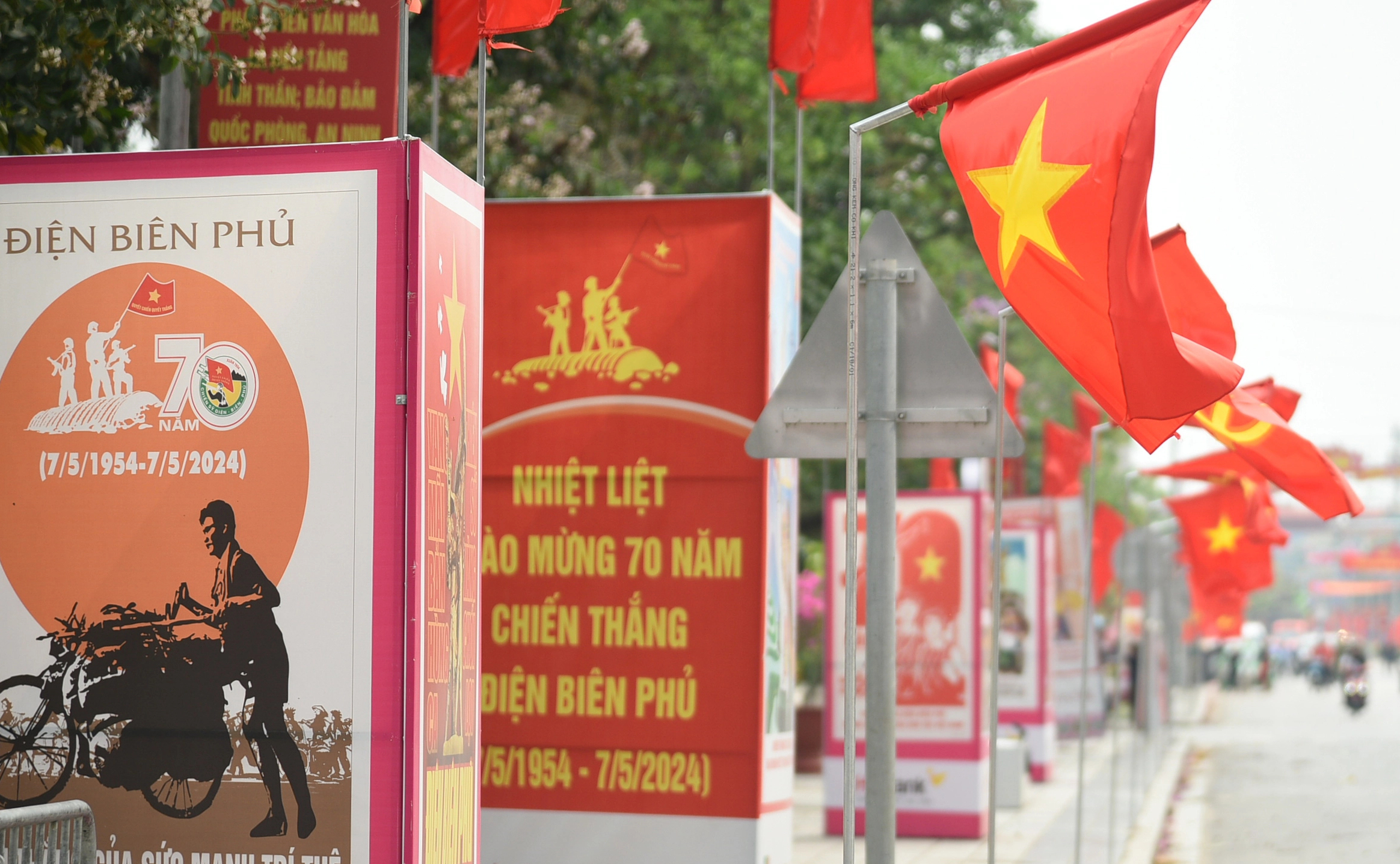 Điện Biên "khoác áo mới", rộn ràng trước giờ chính thức diễn ra lễ diễu binh diễu hành- Ảnh 3.