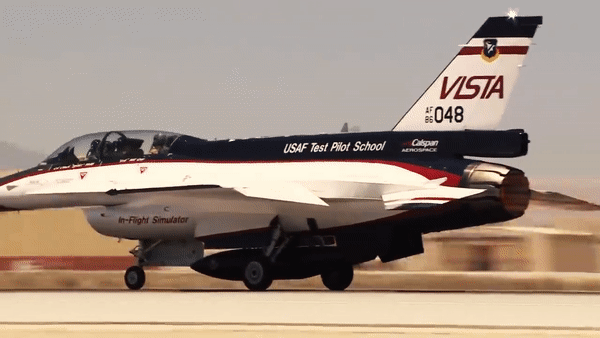 Bộ trưởng Mỹ ngồi trên tiêm kích F-16 do AI điều khiển- Ảnh 18.