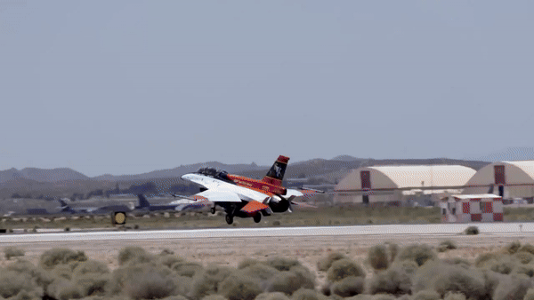 Bộ trưởng Mỹ ngồi trên tiêm kích F-16 do AI điều khiển- Ảnh 8.