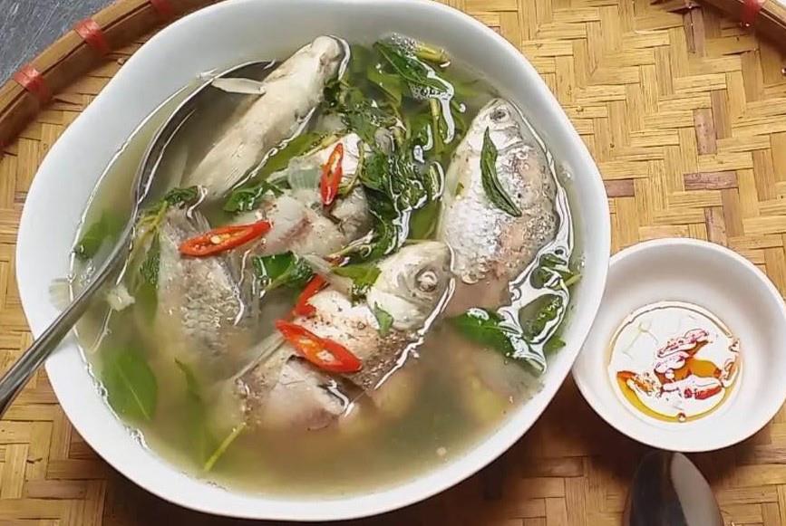 Thấy mệt mỏi, nóng trong người đem loại cá đồng quê này nấu canh rau răm, ăn khỏe ra lại thơm khắp làng- Ảnh 1.