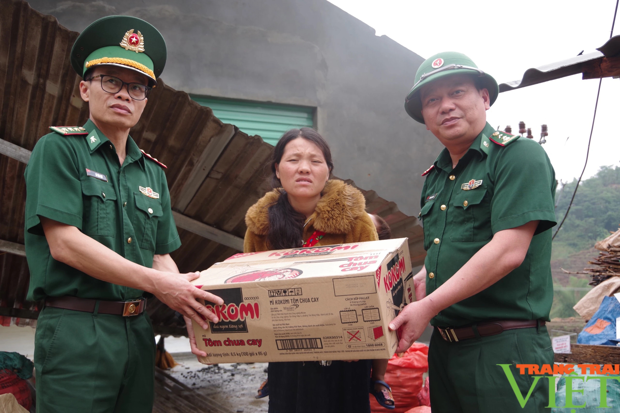 Lai Châu: Hơn 30 cán bộ chiến sĩ biên phòng giúp dân khắc phục hậu quả thiên tai- Ảnh 4. Lai Châu: Hơn 30 cán bộ chiến sĩ biên phòng giúp dân khắc phục hậu quả thiên tai- Ảnh 4.
