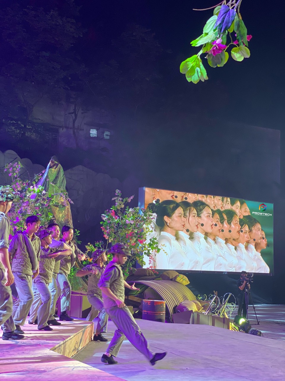 Cuộc hội ngộ đẫm nước mắt của con gái liệt sỹ Nguyễn Thiện Thuật với 3 đồng đội của cha- Ảnh 6.