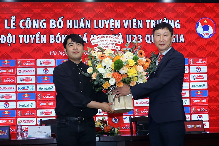 HLV Kim Sang-sik tiết lộ triết lý cầm quân ĐT Việt Nam, thầy Park chia sẻ điều gì?- Ảnh 3.