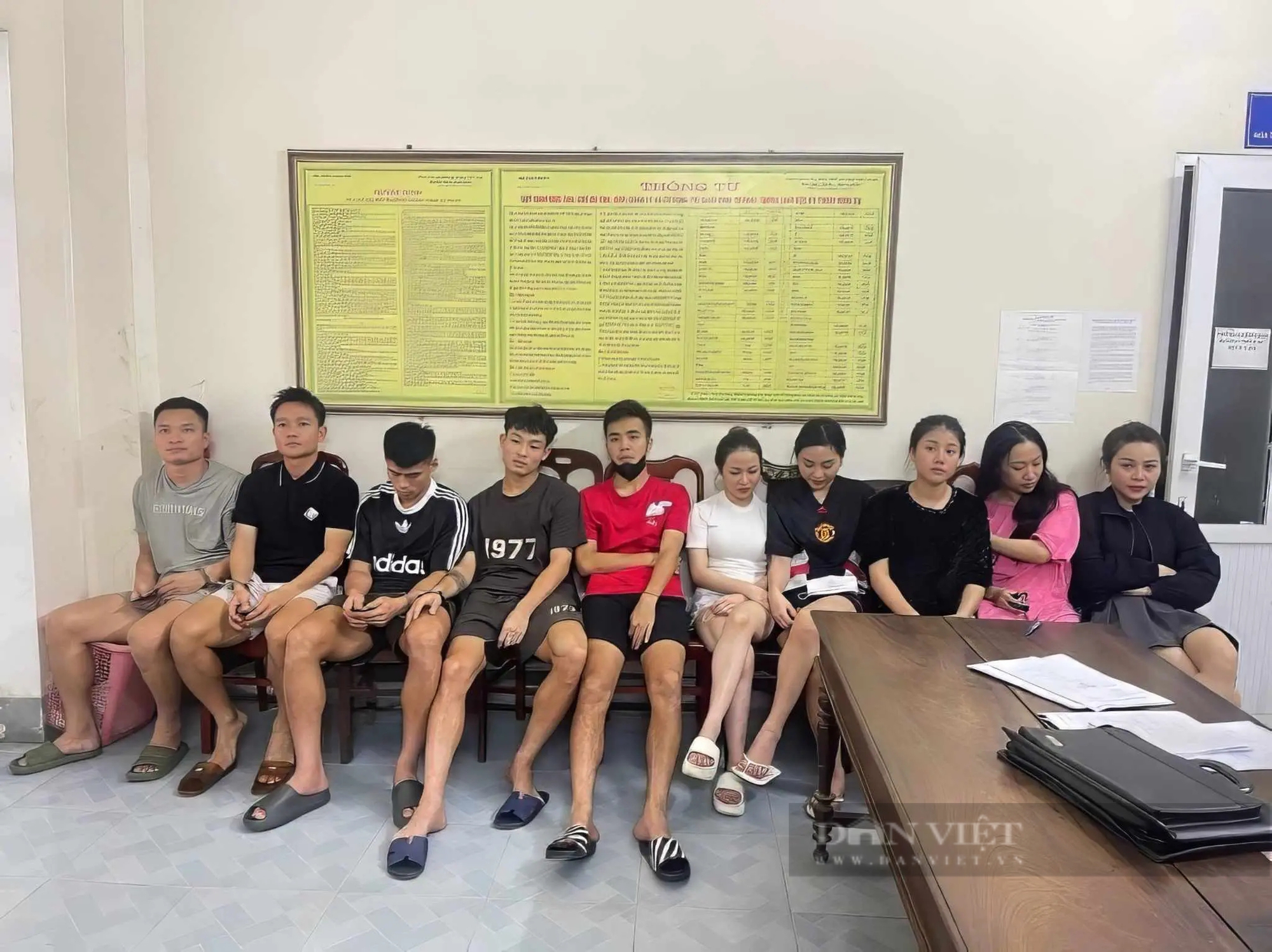Công an Hà Tĩnh thông tin vụ bắt 5 cầu thủ Hồng Lĩnh Hà Tĩnh sử dụng ma túy với 5 "hotgirl"- Ảnh 1.