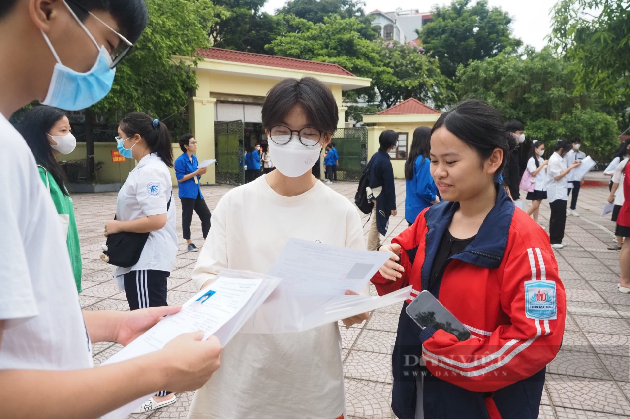 Top 10 trường THPT công lập đứng đầu Hà Nội, năm nào thí sinh cũng “vã mồ hôi” tranh suất- Ảnh 1.