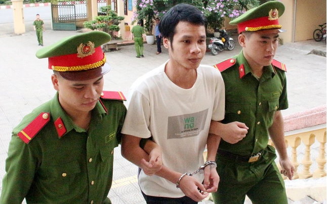 Nổ súng bắn vào mặt bạn nhậu, nam thanh niên lĩnh án- Ảnh 1.