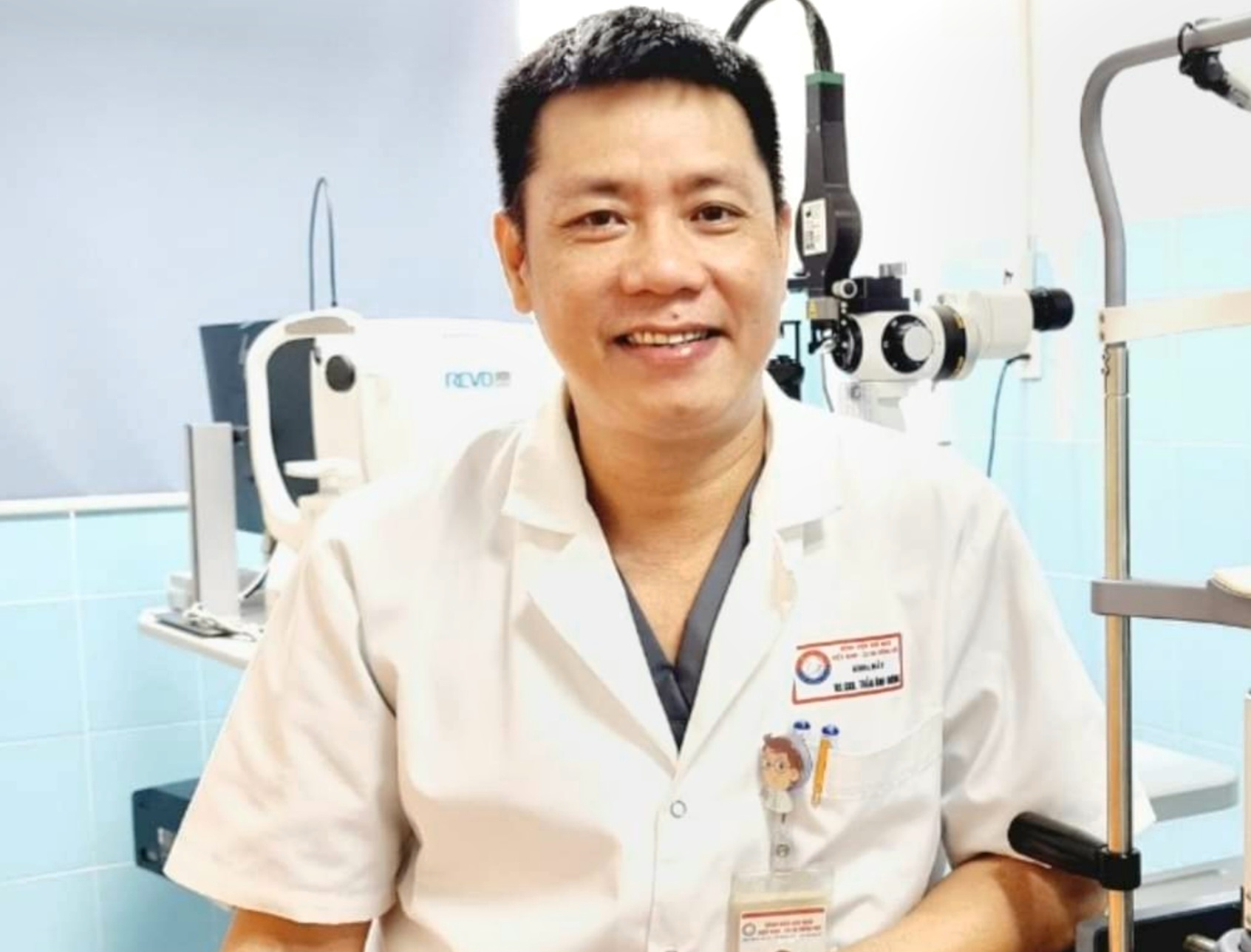 Bác sĩ cảnh báo nguy hiểm việc dùng nước cốt chanh nhỏ vào mắt lúc 12 giờ trưa Tết Đoan Ngọ- Ảnh 2.