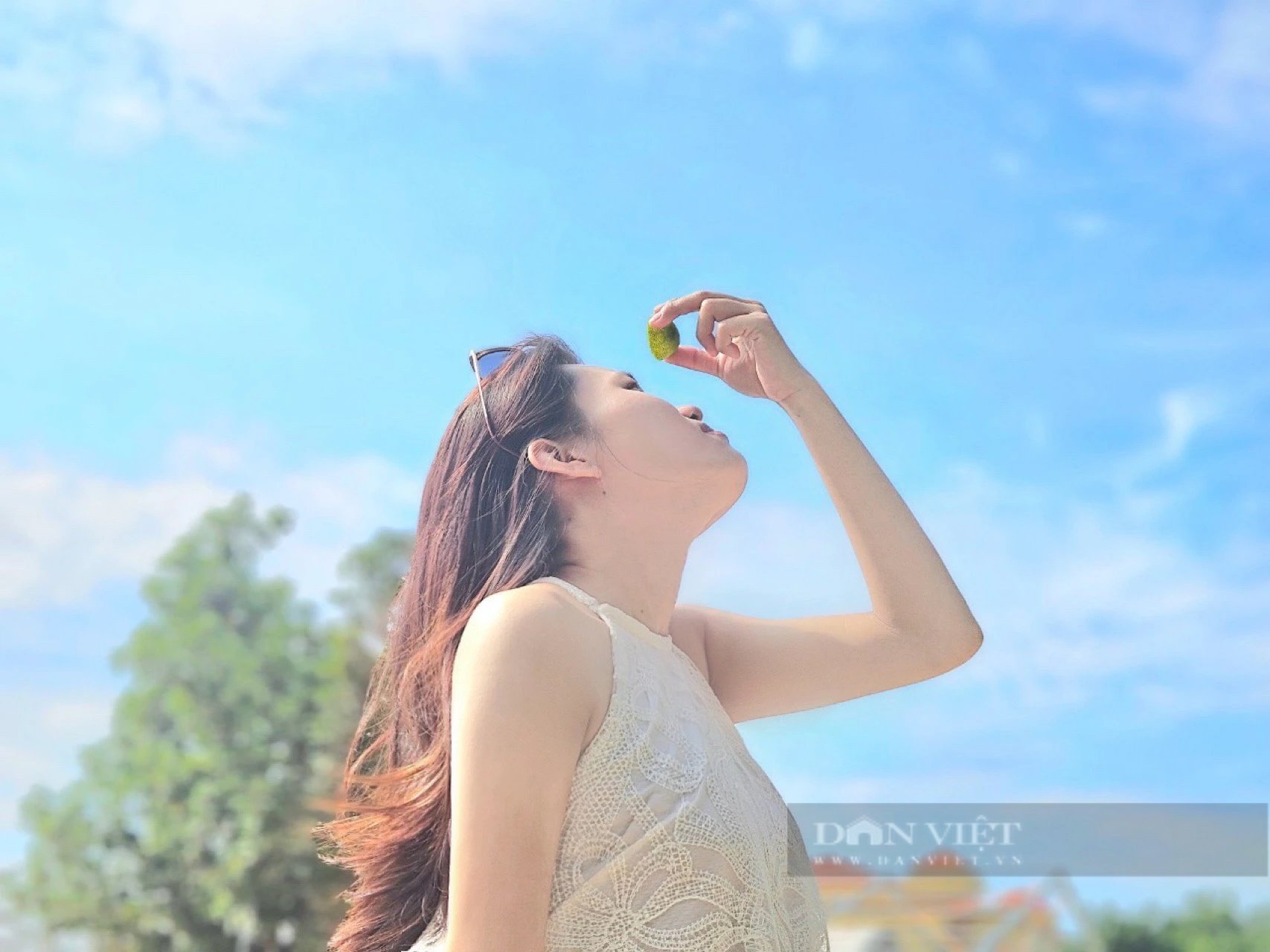 Bác sĩ cảnh báo nguy hiểm việc dùng nước cốt chanh nhỏ vào mắt lúc 12 giờ trưa Tết Đoan Ngọ- Ảnh 1.