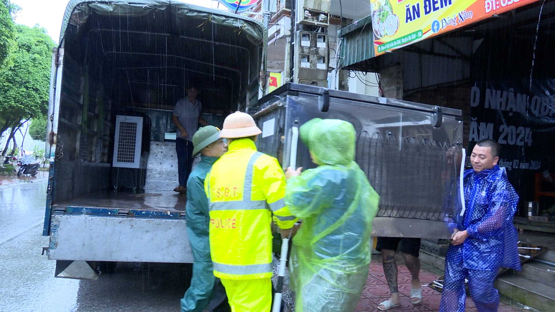 Quảng Ninh thiệt hại 5 tỷ đồng do mưa lớn, riêng Uông Bí hơn 1.000 nhà dân bị ngập- Ảnh 3.