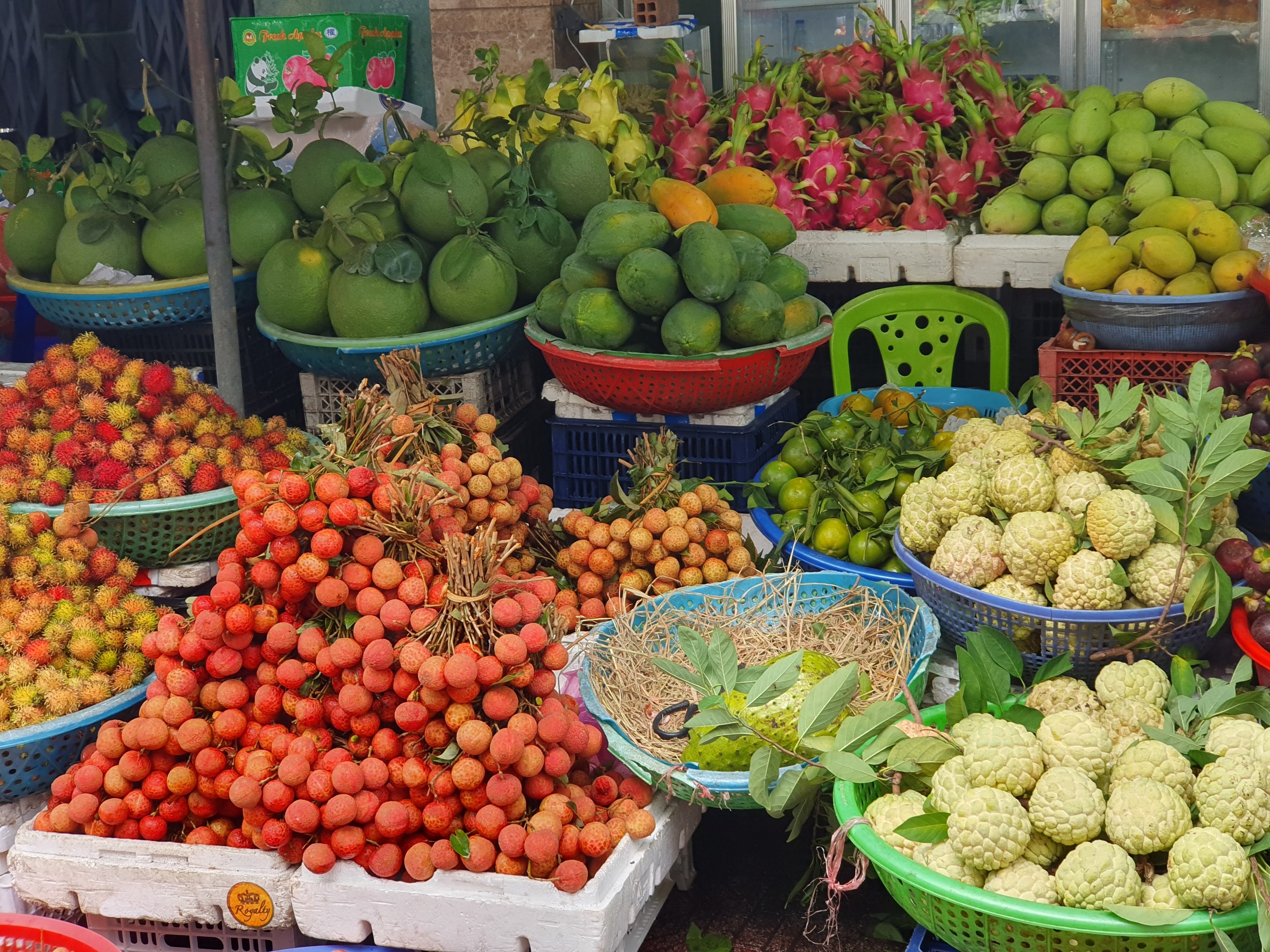 Siêu thị tung vải thiều, bánh ú giá sốc dịp Tết Đoan ngọ- Ảnh 2.