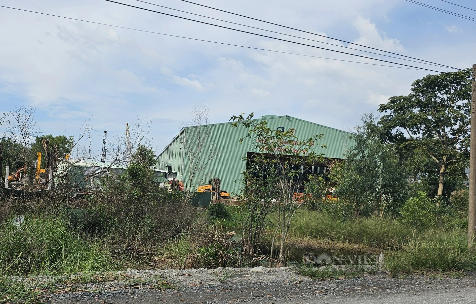 Vì sao một doanh nghiệp thi công cầu đường không chấp hành quyết định xử lý vi phạm ở Long An?- Ảnh 1.