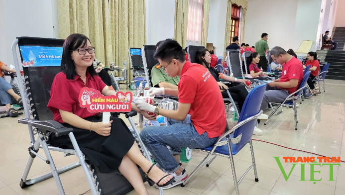 Sôi nổi phong trào hiến máu tình nguyện ở Lai Châu- Ảnh 4. Sôi nổi phong trào hiến máu tình nguyện ở Lai Châu- Ảnh 4.