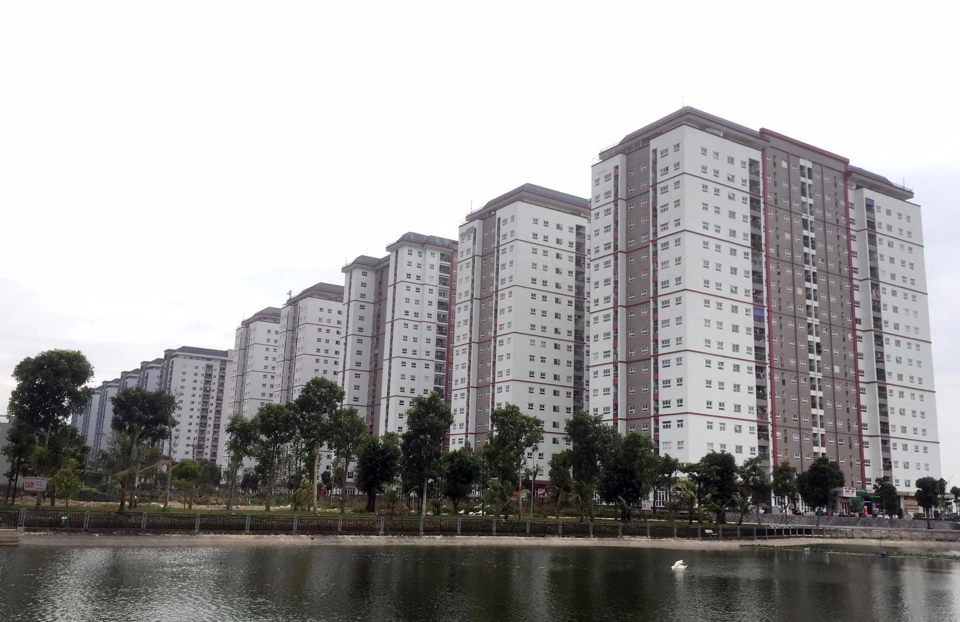 Hà Nội yêu cầu khắc phục vi phạm PCCC ở 29 tòa nhà cao tầng - Ảnh 1.