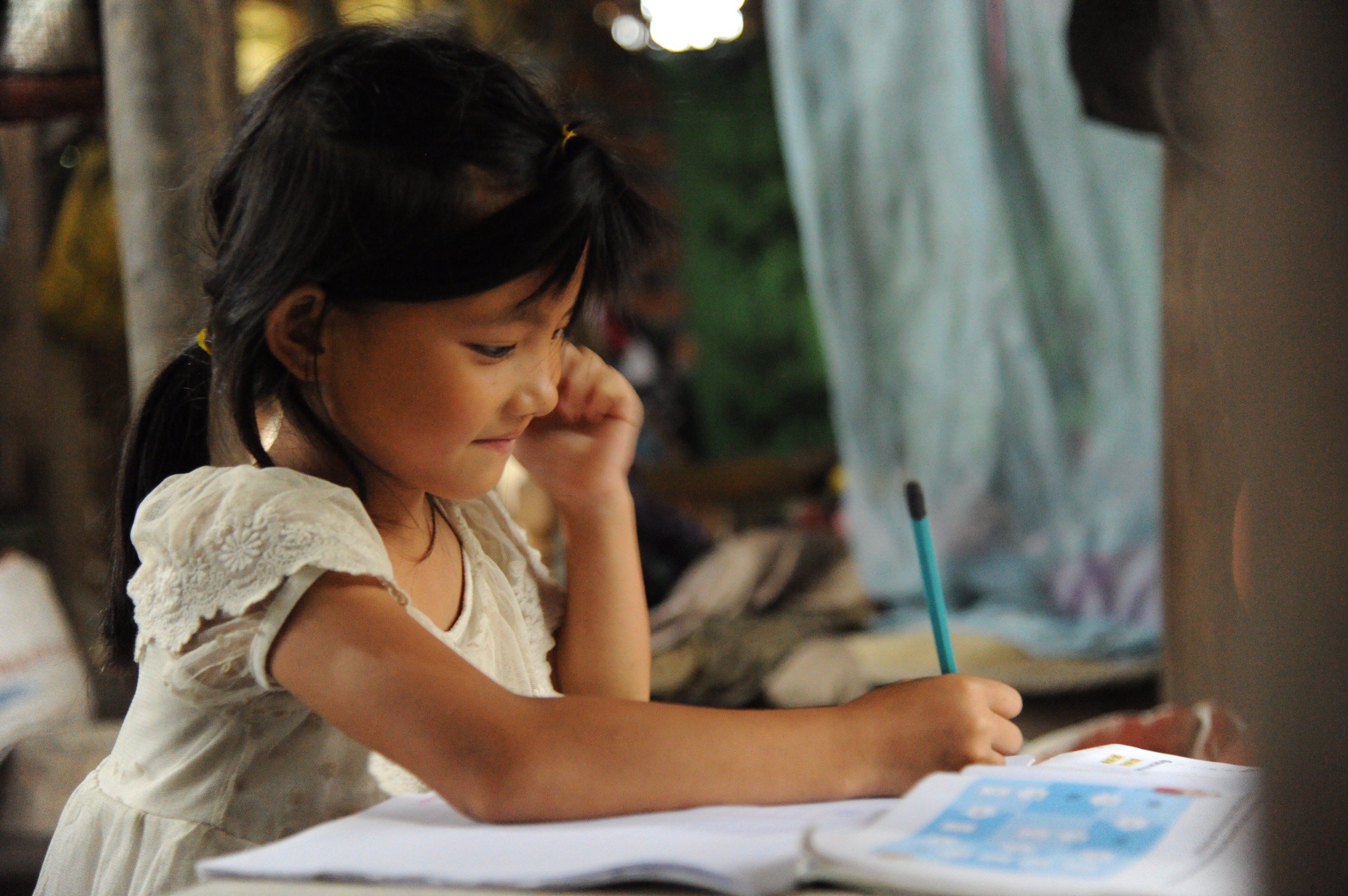 “Đến con gà, con lợn tôi cũng bán sạch, không thể để con nghỉ học”- Ảnh 7.