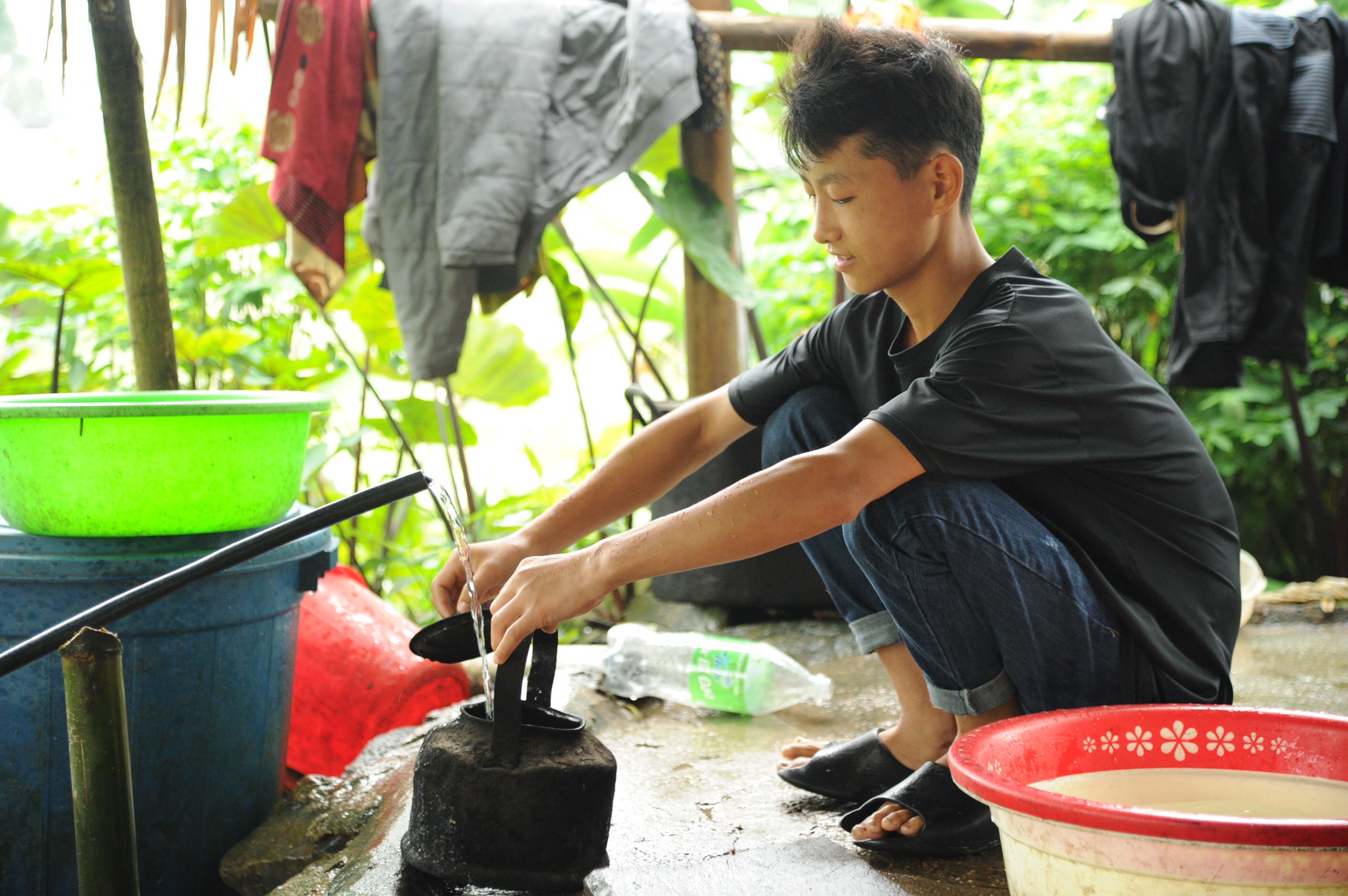 “Đến con gà, con lợn tôi cũng bán sạch, không thể để con nghỉ học”- Ảnh 4.