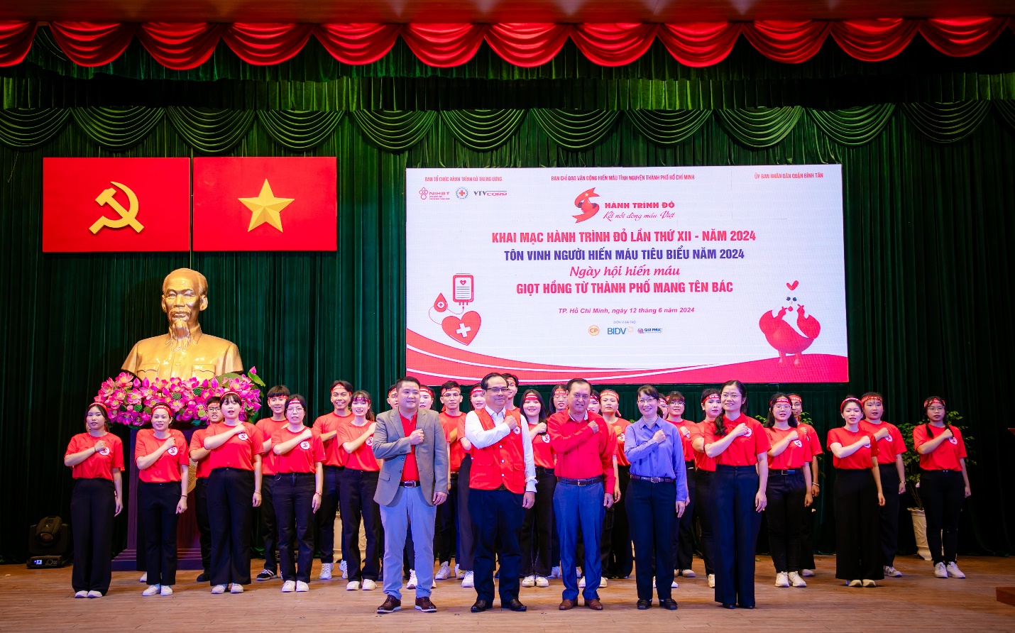Hành trình Đỏ 2024: Lan tỏa yêu thương và tôn vinh những tấm lòng vàng- Ảnh 1.