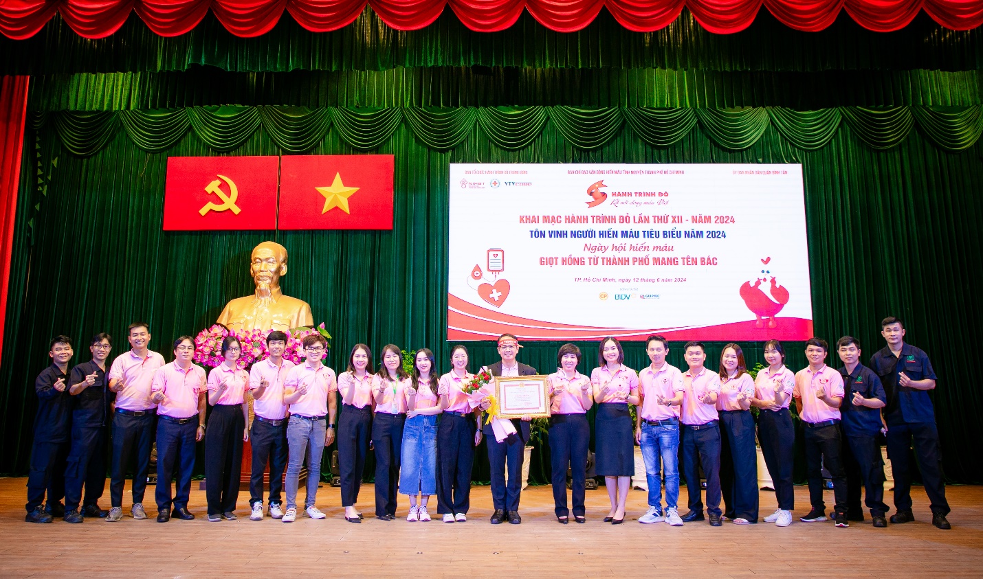 Hành trình Đỏ 2024: Lan tỏa yêu thương và tôn vinh những tấm lòng vàng- Ảnh 5.